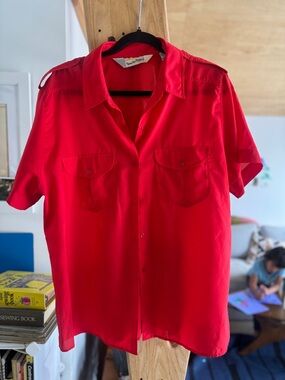 Vintage Diane Von Furstenberg Red Short-Sleeve Button-Up Shirt (M- L)